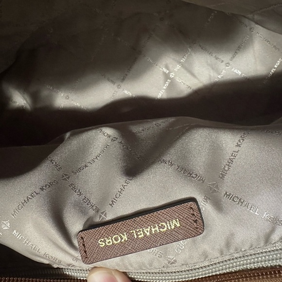 Michael Kors Aspen Limited Edition Tote Bag with Skiers and Snowboarders - Picture 6 of 9